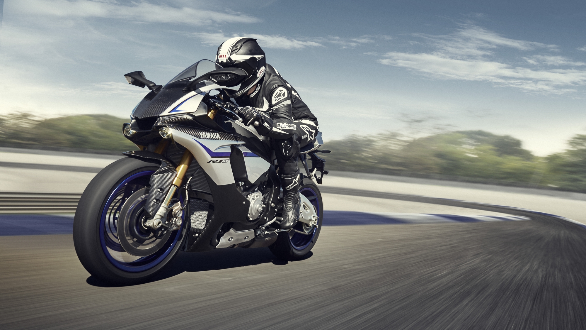 India-bound 2015 Yamaha R1 costs Rs. 15 lakh in UK