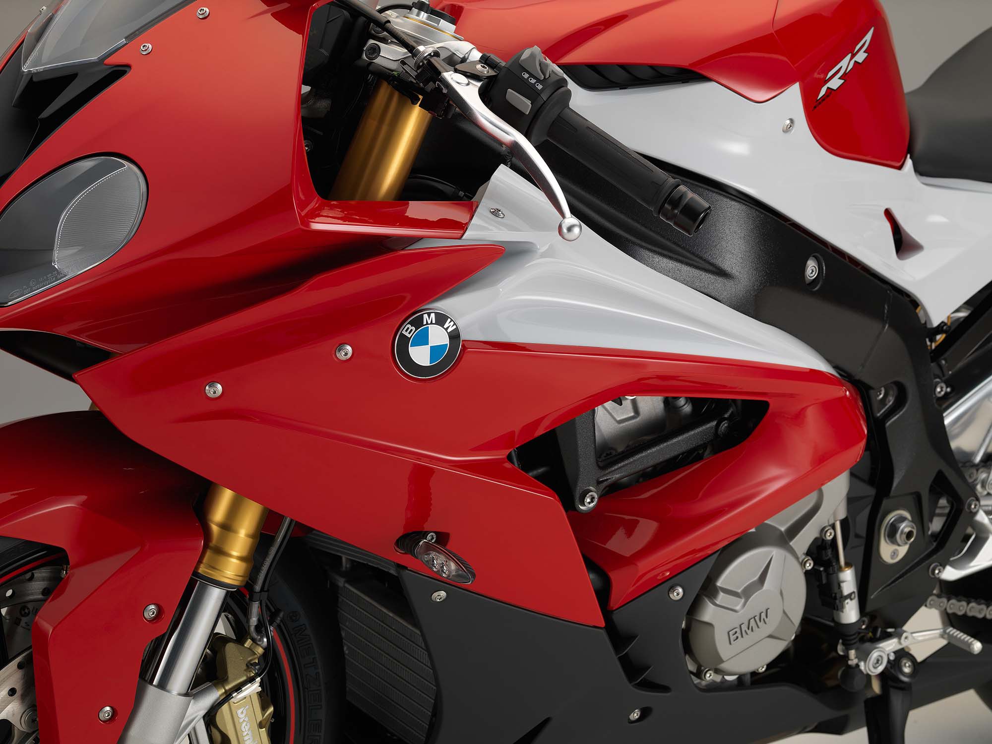 hvede midler blæk Why does the BMW S1000RR have asymmetric headlights and fairing |  Shifting-Gears