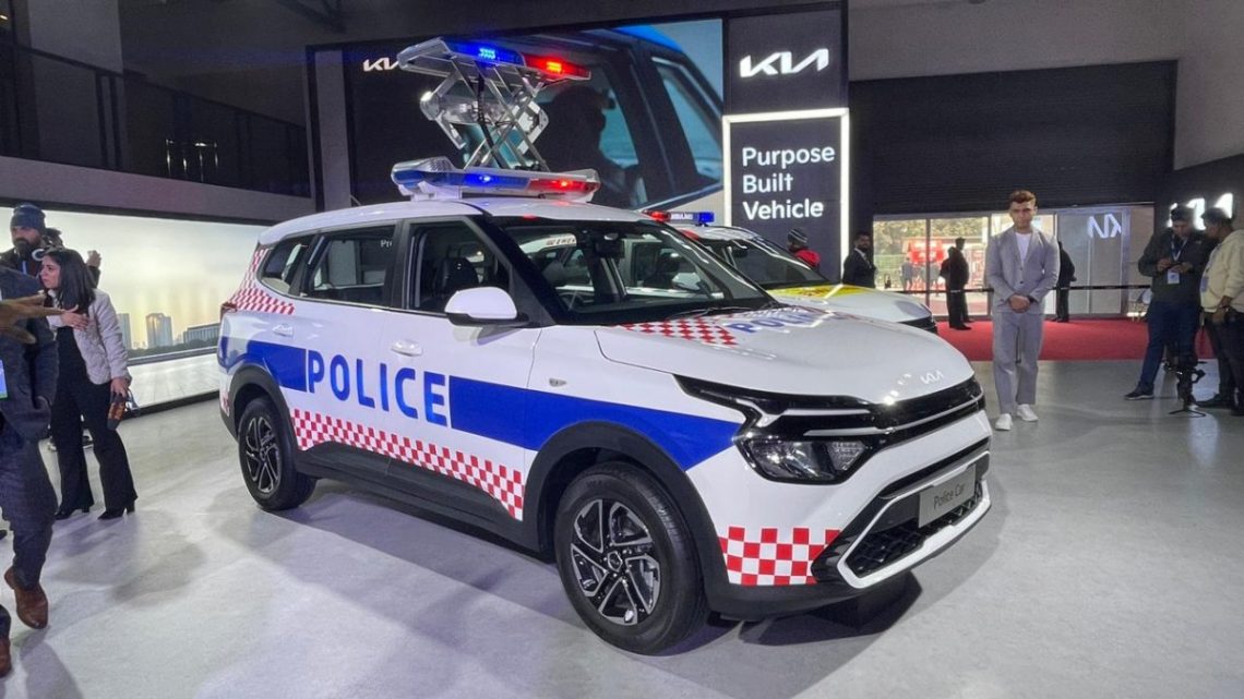 Kia Reveals Carens Ambulance Police Car Shifting Gears