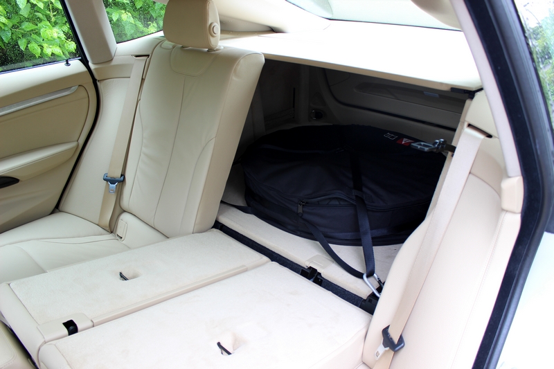Rear seats fold down in a 40:20:40 ratio