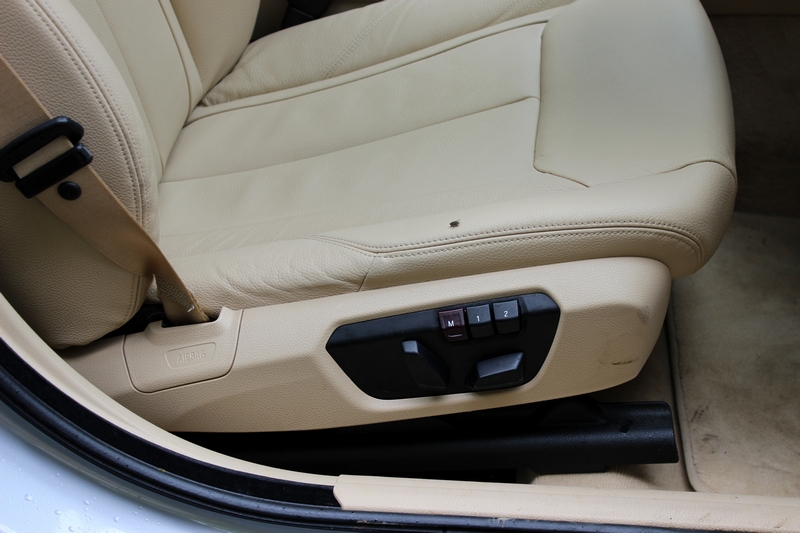 Electric seat adjustment for the front passengers. Driver side with memory functionality.