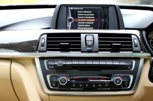 Head unit, AC controls and the infotainment screen