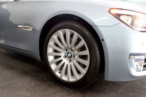 19" multispoke alloy wheels