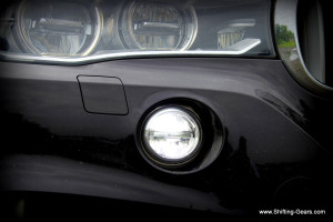 Close look at the fog lamp, it is recessed into the front bumper