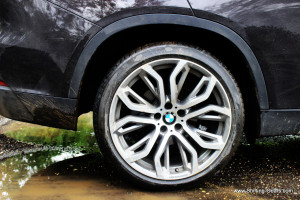 These optionals tyres filled up the wheel well neatly, and added much more flare to the exterior deisgn