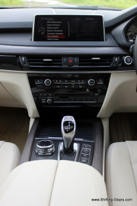Centre console gets piano black finish around the AC and stereo controls
