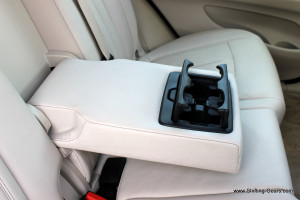 Two cupholders on the centre armrest