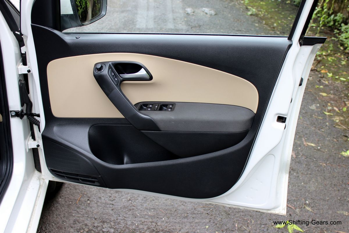 Driver door pad also has the beige and black colour combo