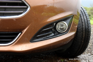 Fog lamps get a dedicated black housing, unlike a small cut-out on the pre-facelift
