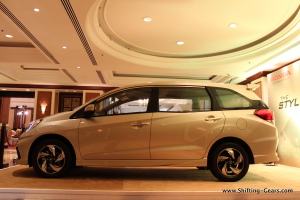 The overall package with the RS body kit gives the Mobilio a distinct look