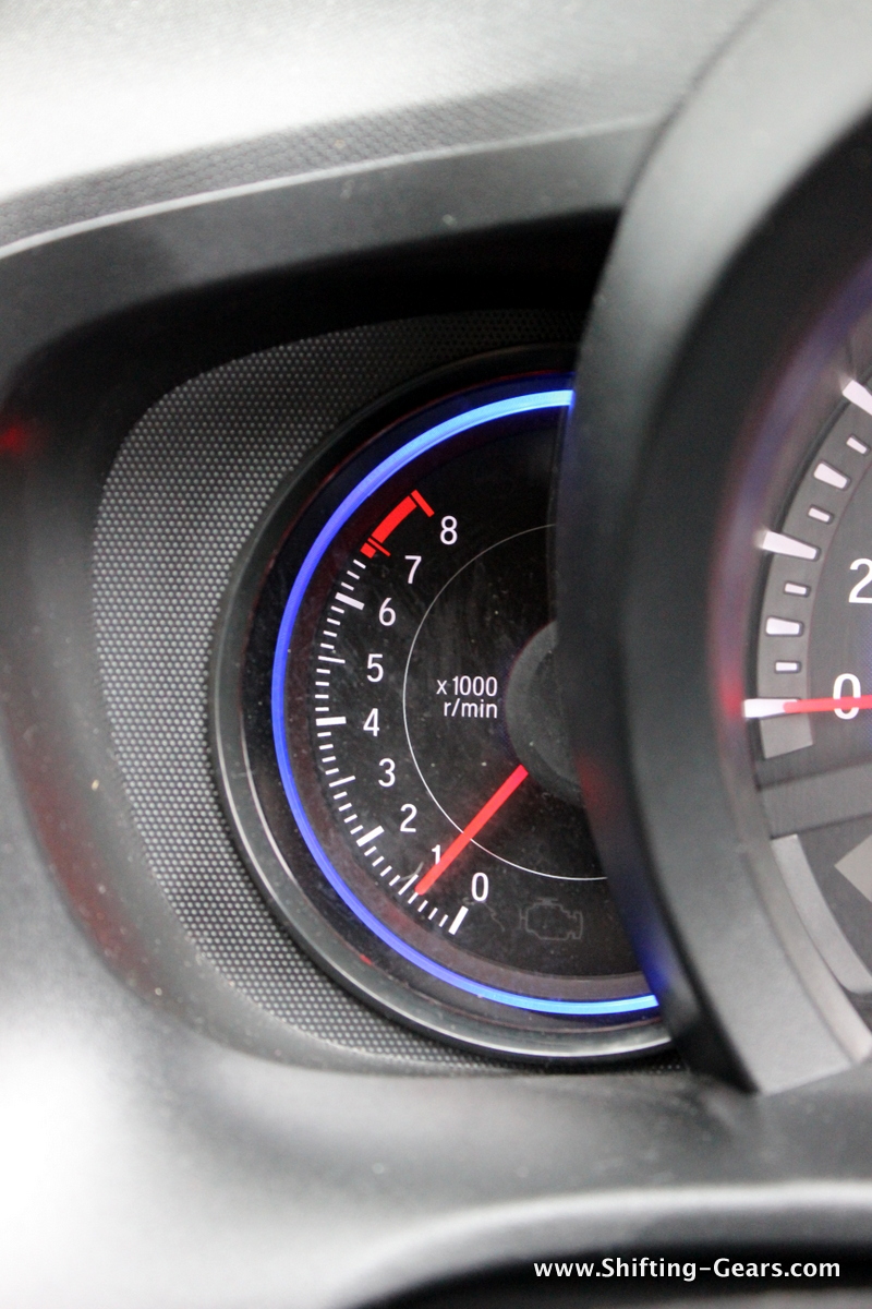 Tachometer readings on the petrol Mobilio