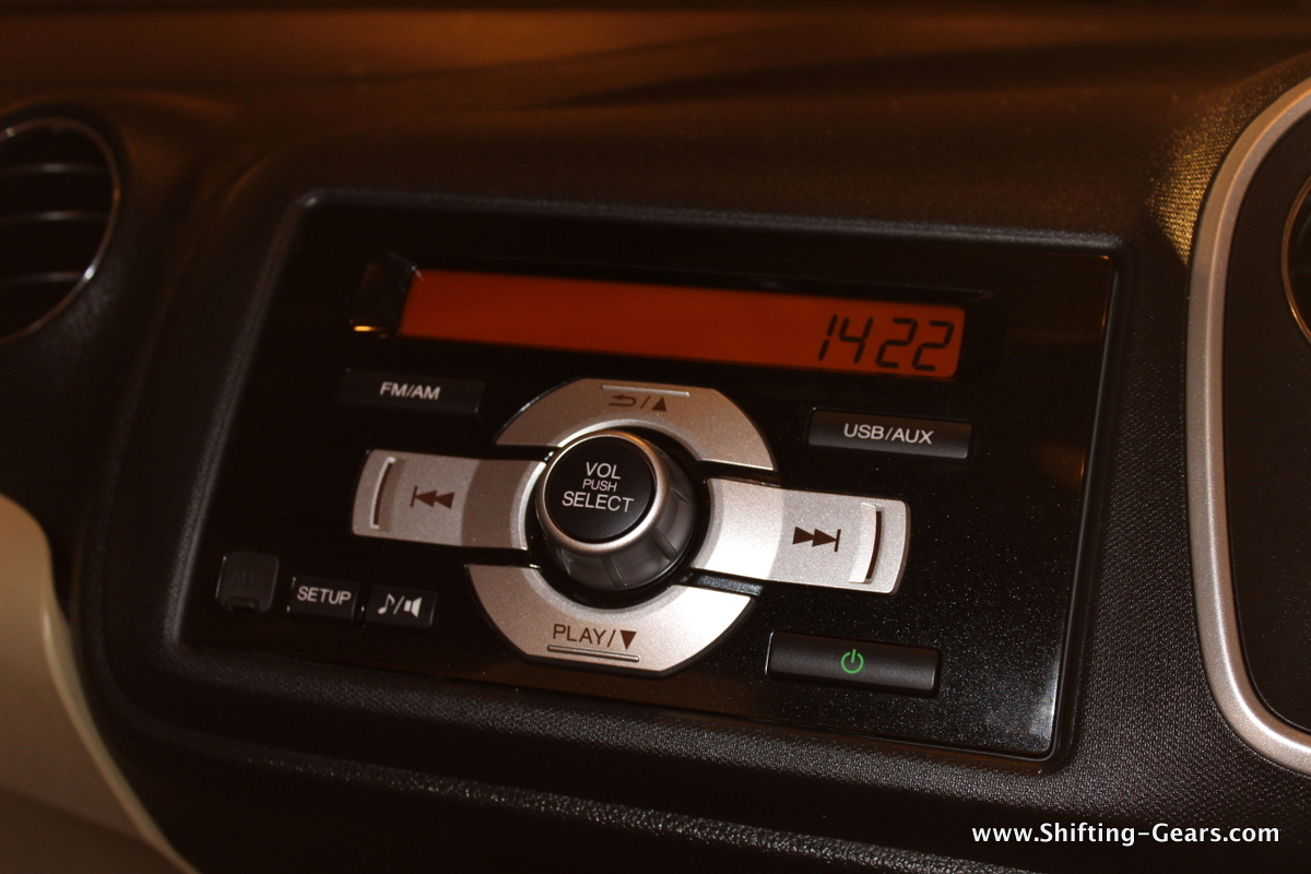 Dual din audio system with CD, Aux, USB and FM. Bluetooth connectivity only in the RS variant.