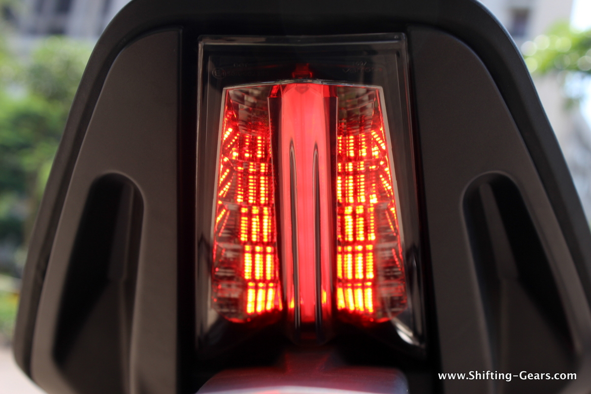 LED tail lamp, when the brake is pressed