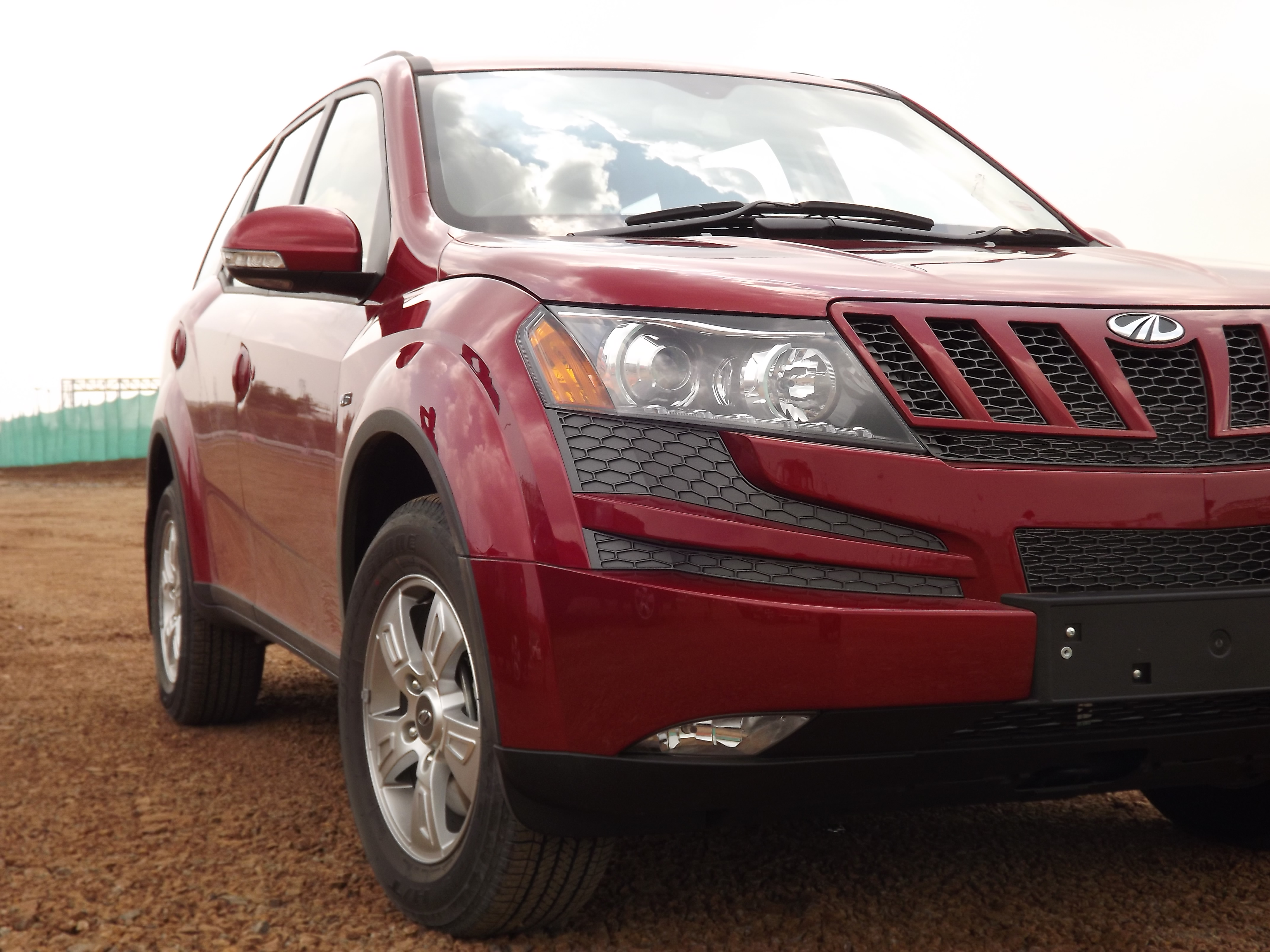 Mahindra XUV5OO hybrid and automatic in the pipeline