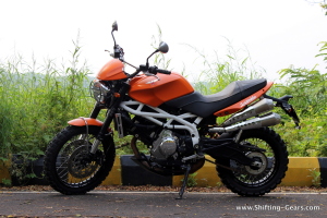 The Scrambler is very minimalistic in design, no bells and whistles