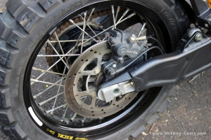 Rear end gets a 255mm single disc brake mounted on 17" wheels