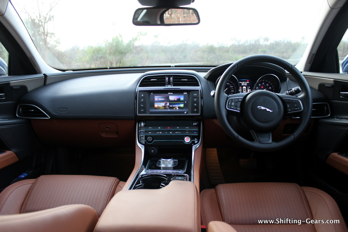 jaguar-xe-sedan-review-60