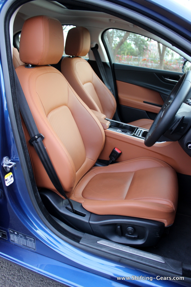 jaguar-xe-sedan-review-85