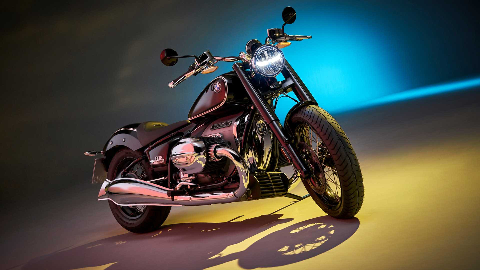 Bmw R 18 Cruiser Production Version Revealed The Big German Cruiser Shifting Gears