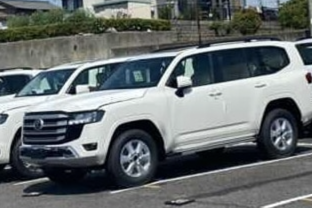 Toyota land cruiser j300